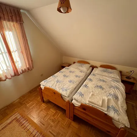 Zidanica Jakec Wine House & Scenic Views *