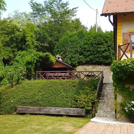 Zidanica Jakec Wine House & Scenic Views *