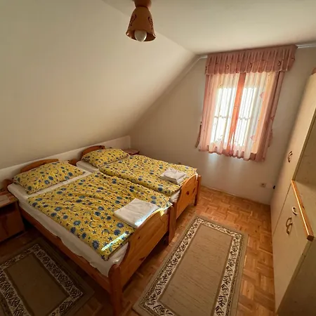 בית נופש Zidanica Jakec Wine House & Scenic Views