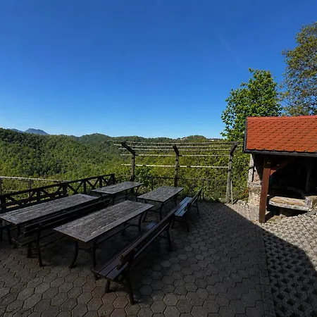 Zidanica Jakec Wine House & Scenic Views בית נופש