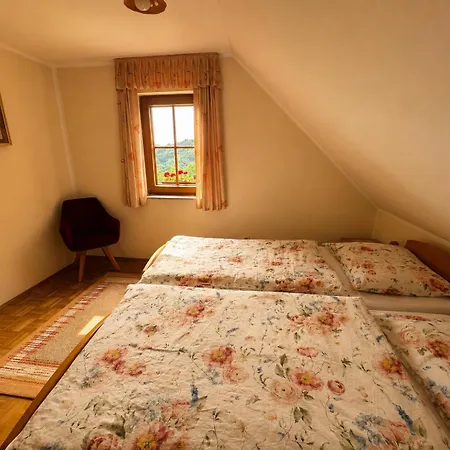 בית נופש Zidanica Jakec Wine House & Scenic Views *