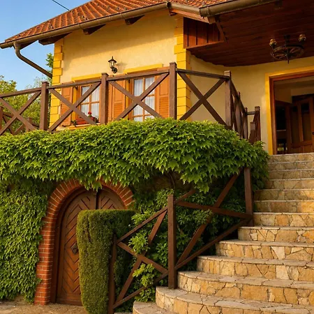 Zidanica Jakec Wine House & Scenic Views Podlehnik