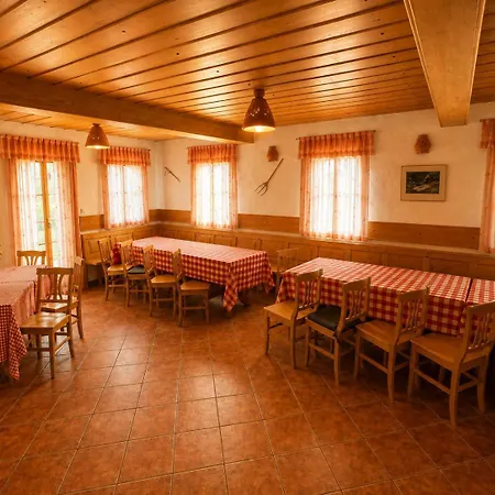 Zidanica Jakec Wine House & Scenic Views *