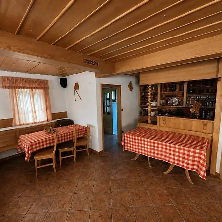 Zidanica Jakec Wine House & Scenic Views בית נופש